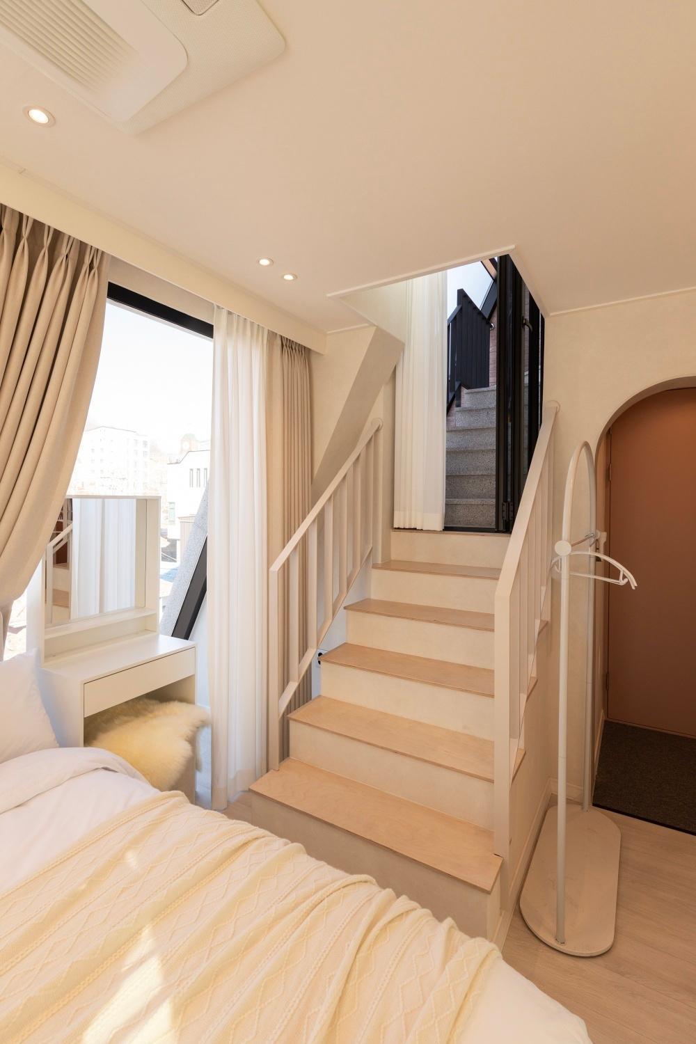 Hongdae #maru Yeonnam 3 # Cafe Street # Yeontral Park # Comfort # New Apartment *